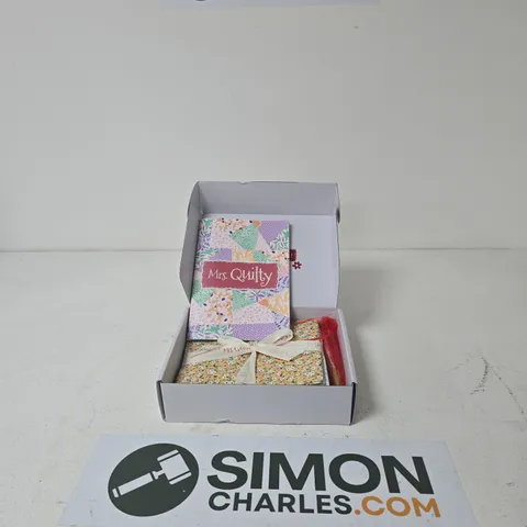 MRS QUILTY CRAFT GIFT BOX – FLORAL CARD/NOTEBOOK & FABRIC-WRAPPED ITEM (BOXED)