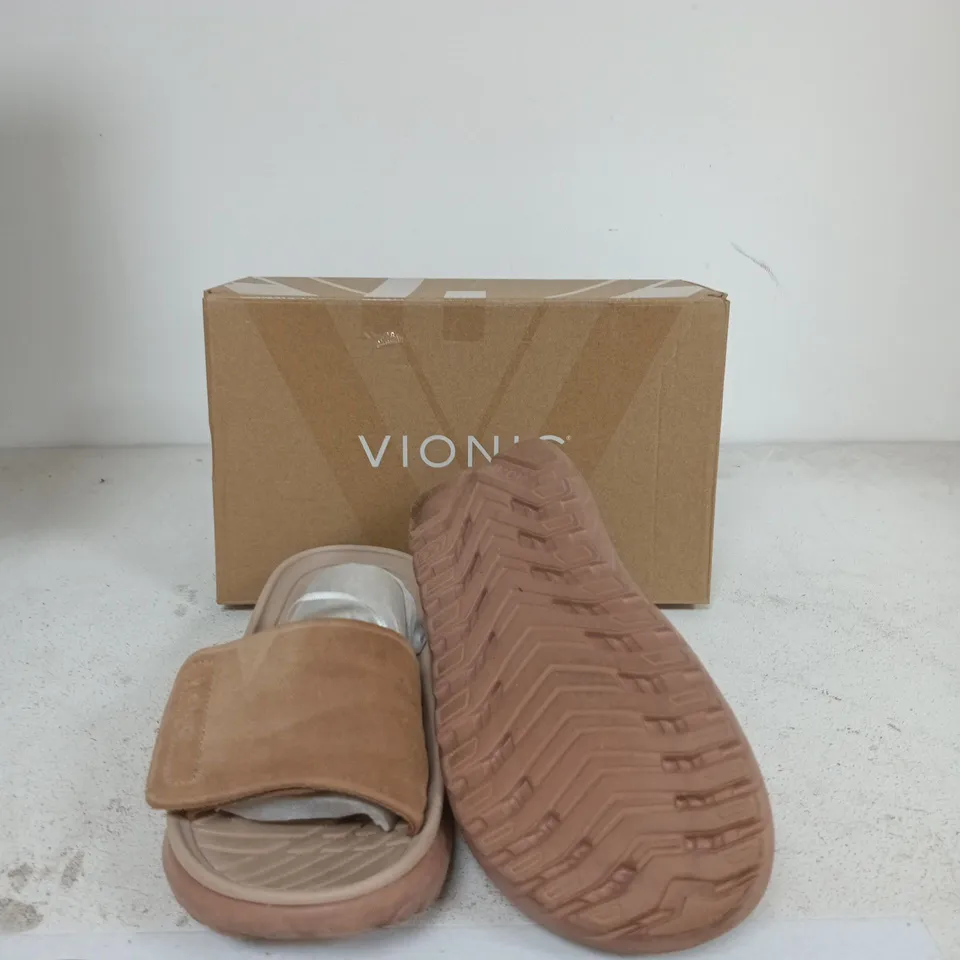 VIONIC WOMEN'S TAN SLIP-ON SANDAL – BOXED SIZE 7