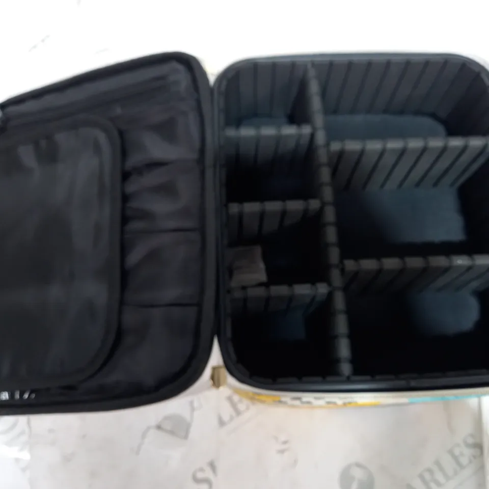 TILI MAKE UP ORGANISER VANITY CASE