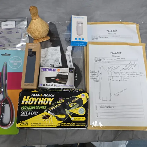 ASSORTED HOUSEHOLD ITEMS BUNDLE INCL. STOMPTRAP 3X MINI TRAPS AND HOYHOY PEST TRAPS