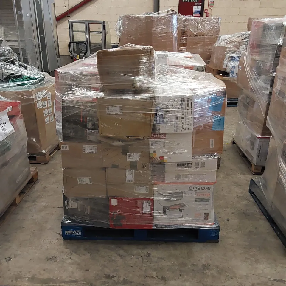 PALLET OF APPROXIMATELY 36 ASSORTED ELECTRONIC AND HOUSEHOLD ITEMS TO INCLUDE 