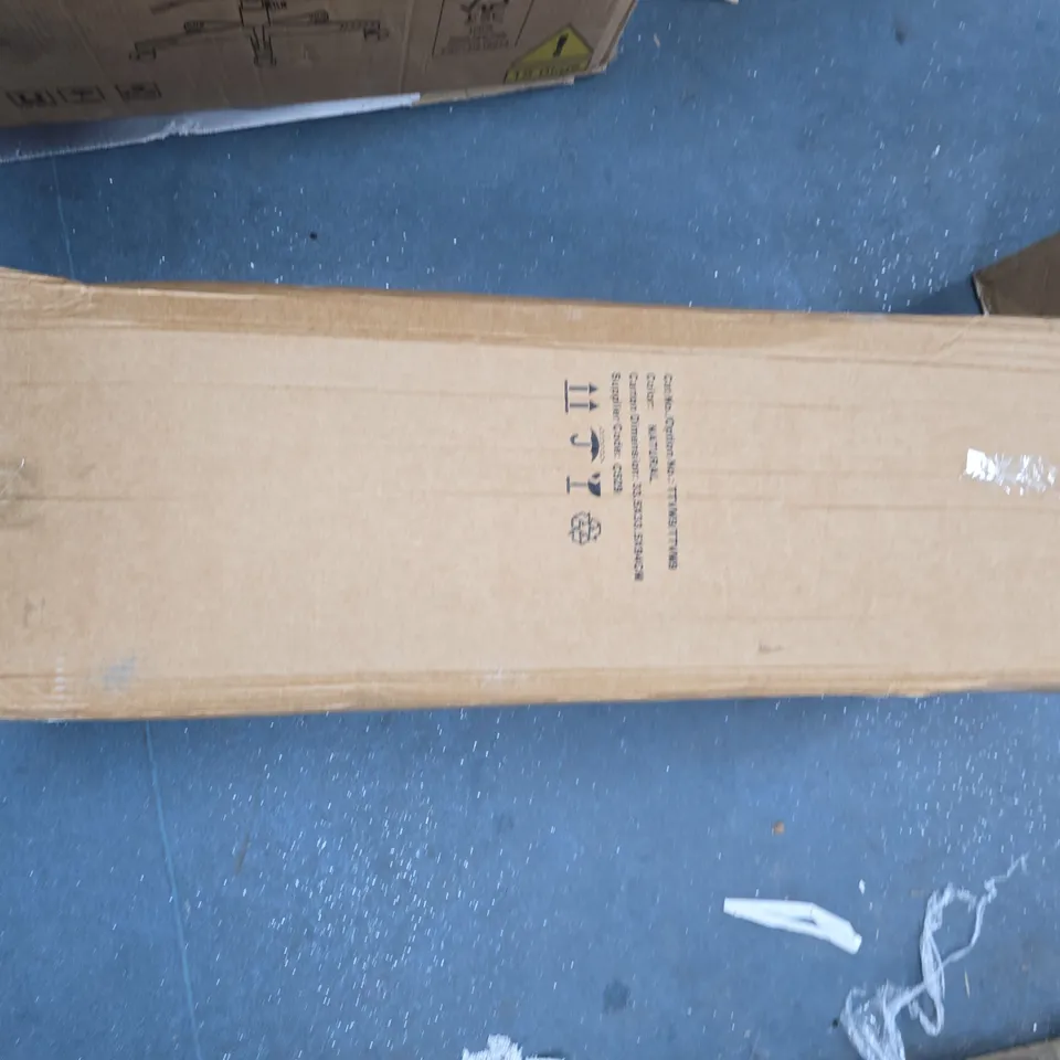 BOXED 6FT DENVER PRE LIT FLOCKED CHRISTMAS TREE WITH DUAL COLOUR TWINKLE LIGHTS (1 BOX) RRP £169.99