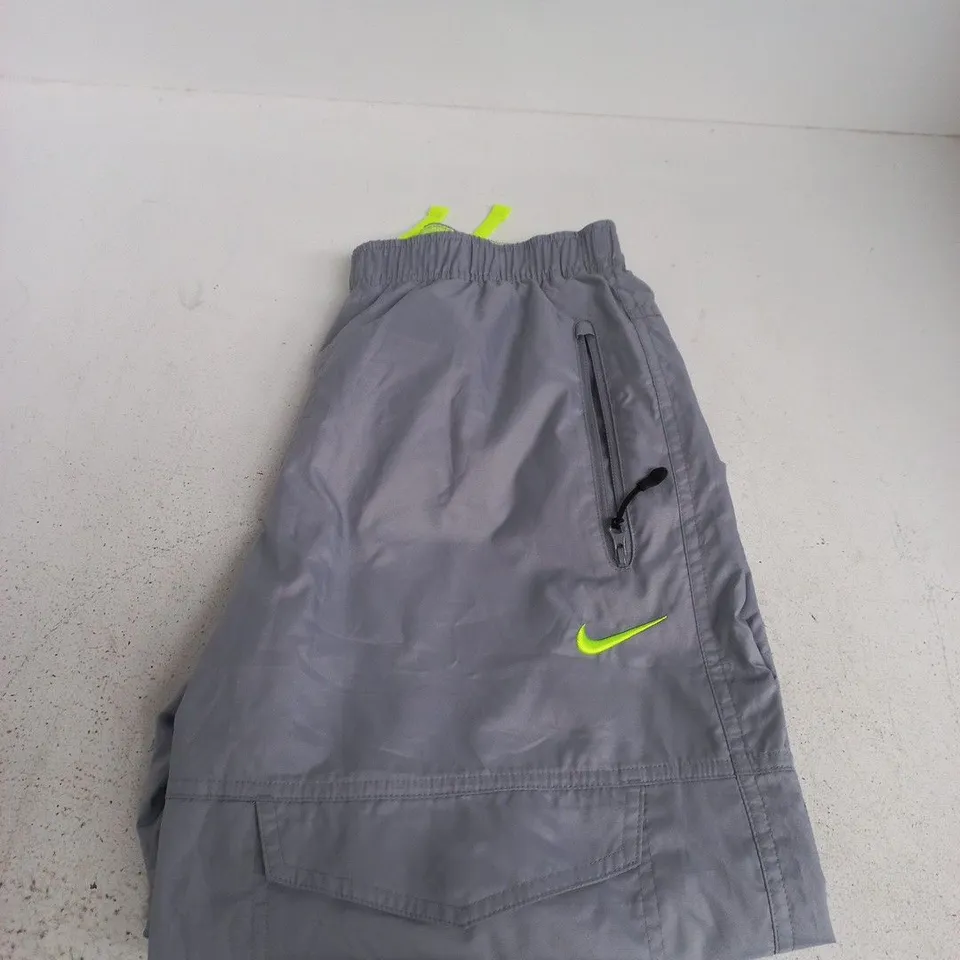 NIKE GREY CARGO PANTS - SIZE M