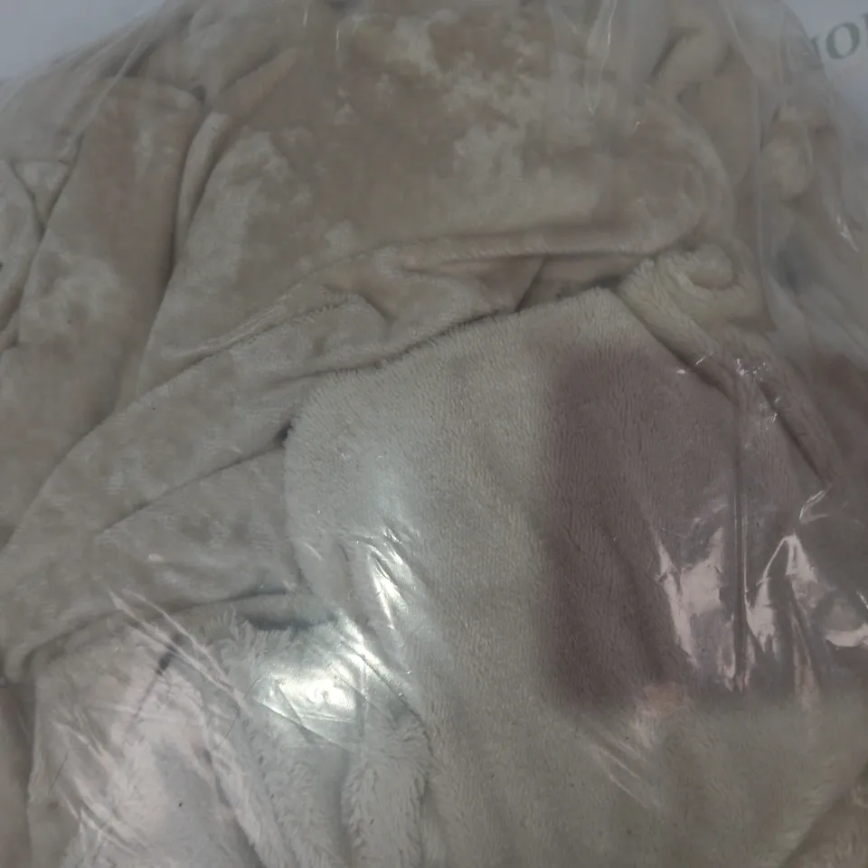 COZEE HOME EMBOSSED CHECK VELVETSOFT 4 PIECE DUVET SET IVORY KING