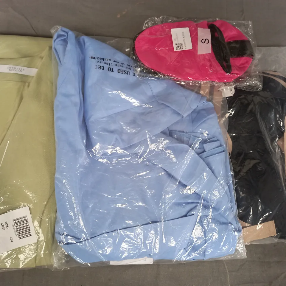 BOX OF APPROXIMATELY 15 ASSORTED CLOTHING AND FASHION ITEMS IN VARIOUS COLOURS, STYLES, AND SIZES - COLLECTION ONLY