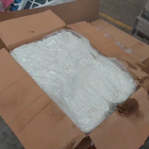 PALLET CONTAINING A VERY LARGE QUANTITY OF COTTON STRINGS FOR TEA TOWELS