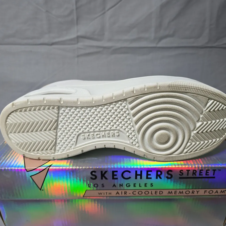 SKECHERS STREET LOS ANGELES SNEAKERS – WHITE WITH AIR-COOLED MEMORY FOAM - UK 7(WOMEN'S)