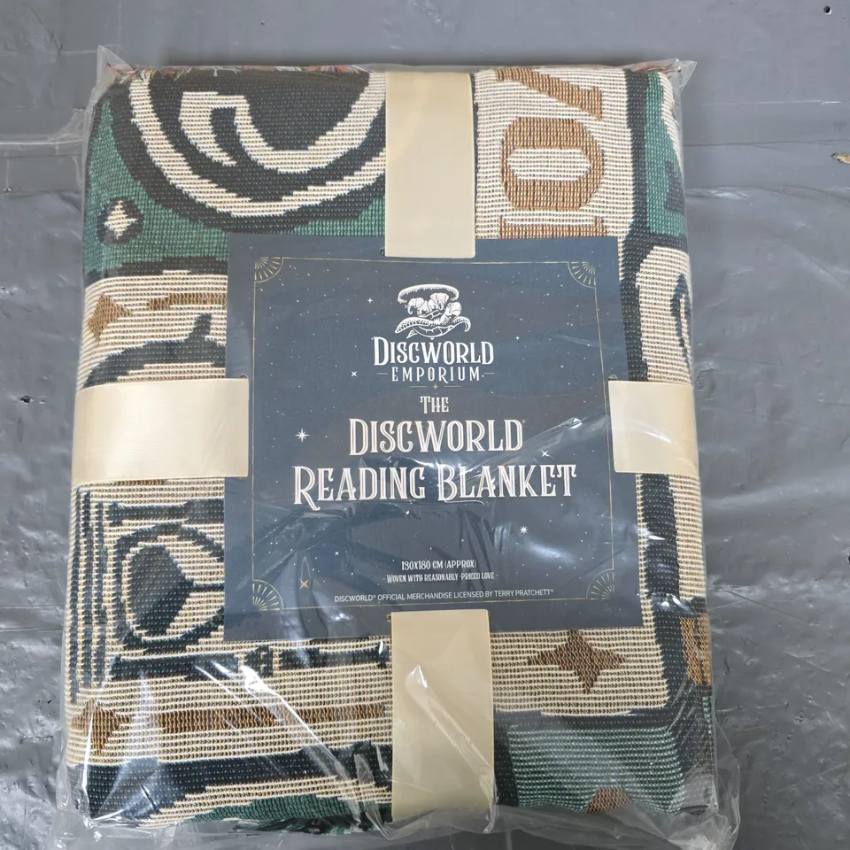 DISCWORLD EMPORIUM THE DISCWORLD READING BLANKET - 130 X 180 CM