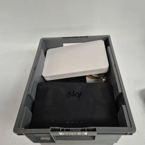 TOTE OF APPROXIMATELY 7 ASSORTED ITEMS TO INCLUDE: SKY ROUTER 
