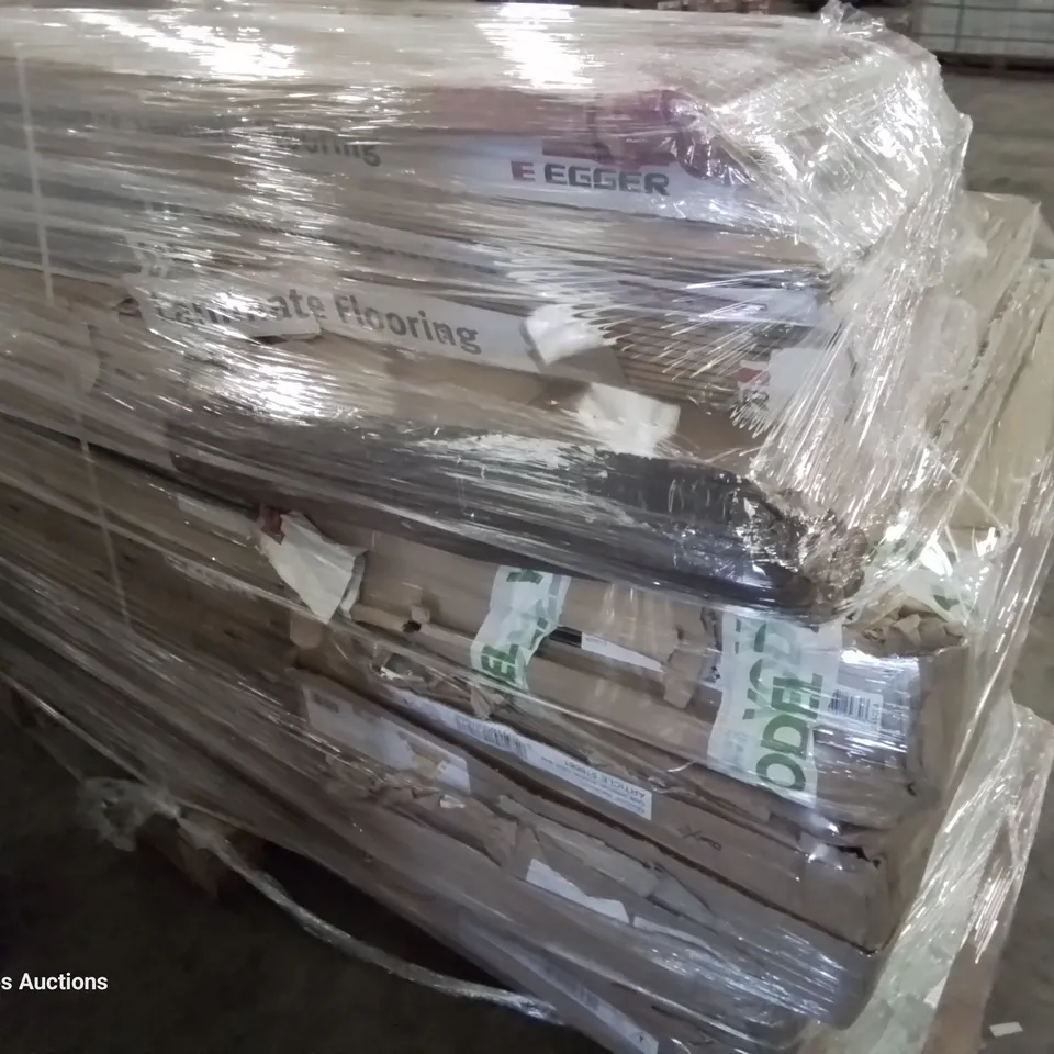 PALLET OF ASSORTED WORKTOPS & LAMINATE FLOORING 