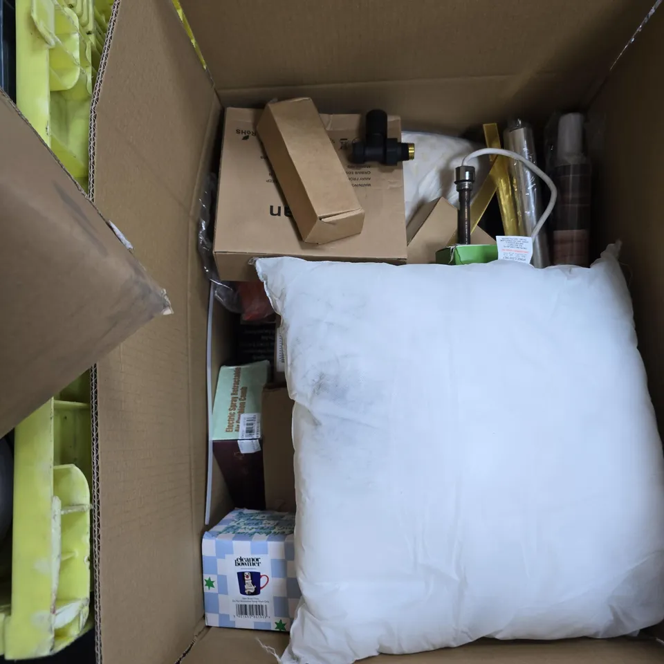 BOX OF APPROXIMATELY 15 ASSORTED ITEMS TO INCLUDE: 50 REFUSE SACKS