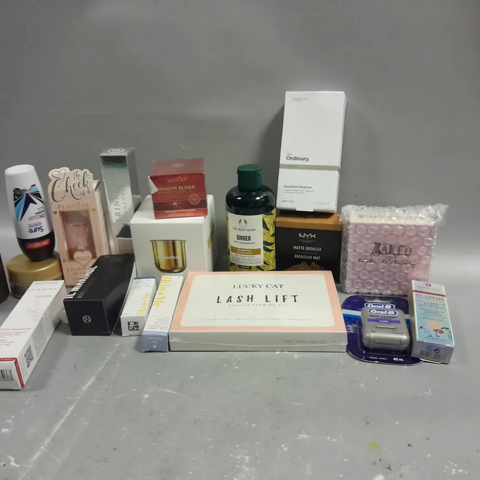 BOX OF APPROXIMATELY 15 ASSORTED COSMETIC ITEMS TO INCLUDE- SUN LOTION - ORDINARY CLEANSER - PLOUISE LIQIUD BLUSH, ETC.