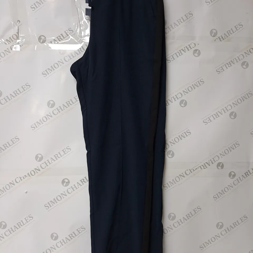CREW CLOTHING COMPANY TAPERED TROUSER SIZE 10 