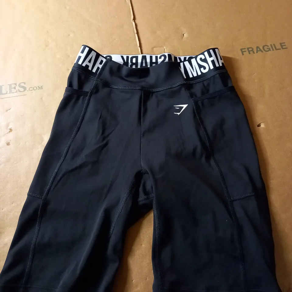 GYMSHARK BLACK TRAINING SHORTS - XS
