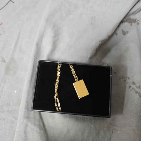 TREAT REPUBLIC  SECRET MESSAGE ENVELOPE NECKLACE - GOLD