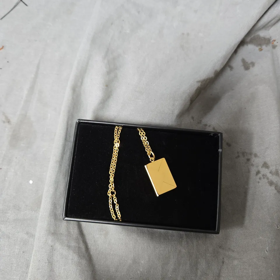 TREAT REPUBLIC SECRET MESSAGE ENVELOPE NECKLACE - GOLD