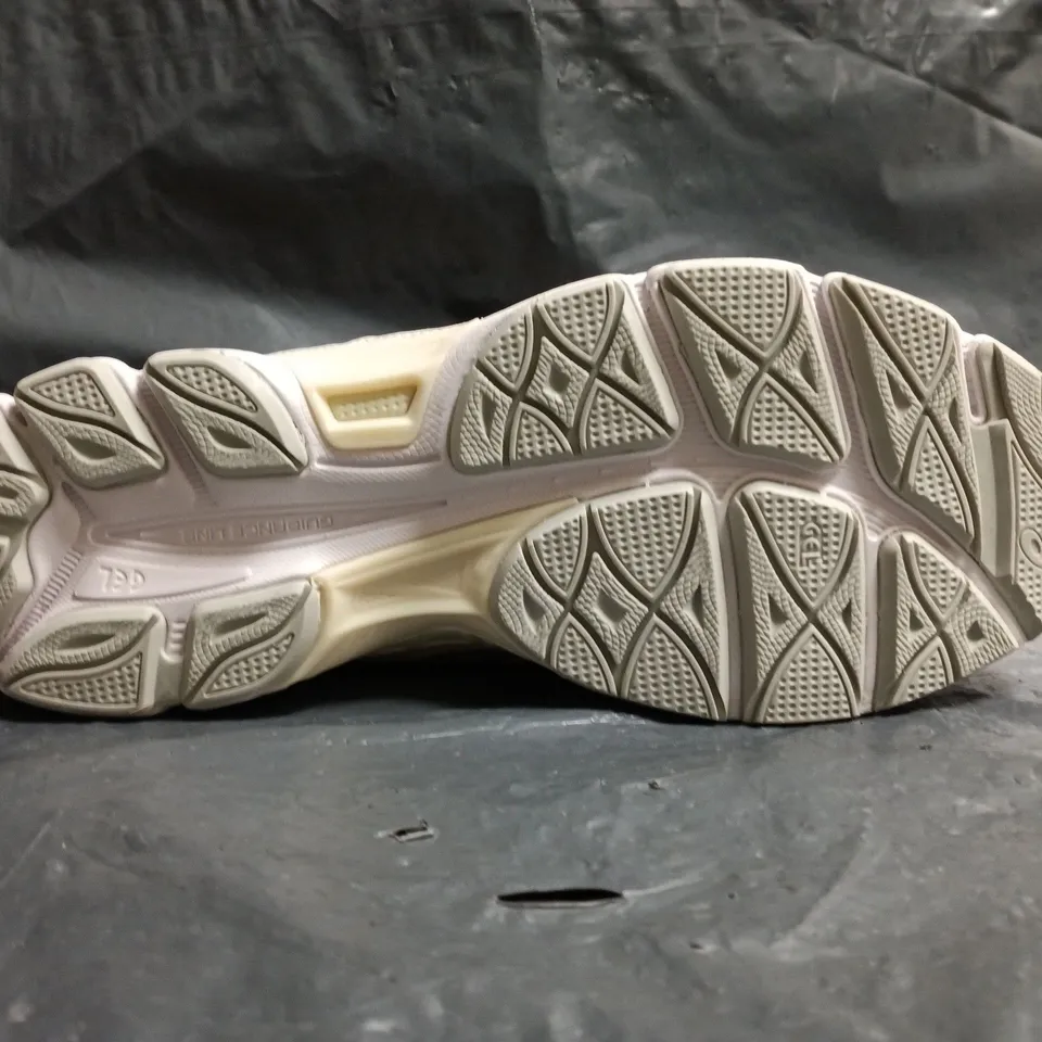BOXED PAIR OF ASICS TRAINERS IN LIGHT BEIGE/GREY SIZE UK 10