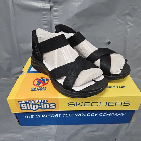 BOXED SKECHERS ULTRA FLEX OPEN TOE SANDALS IN BLACK - SIZE 5