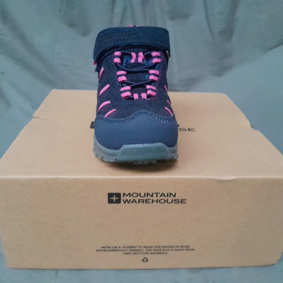 BOXED PAIR OF MOUNTAIN WAREHOUSE DRIFT JUNIOR WATERPROOF OUTDOOR BOOTS IN NAVY UK SIZE 6