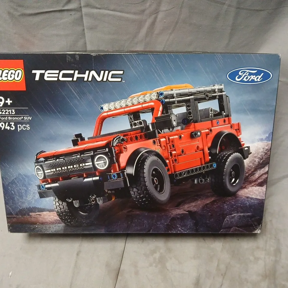 LEGO TECHNIC FORD BRONCO SUV 42213 – 943 PIECES, BOXED