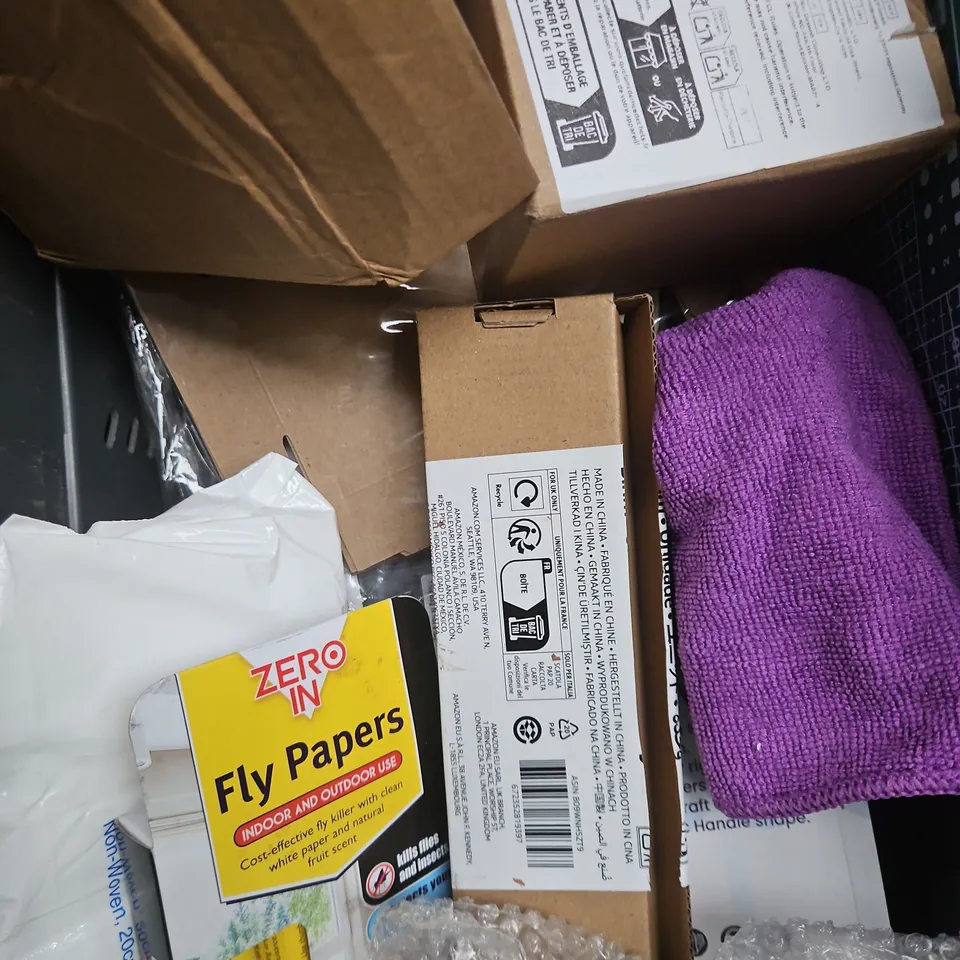 APPROXIMATELY 15 ASSORTED HOUSEHOLD ITEMS TO INCLUDE HELLO KLEAN FILTER, LED LIGHT, FLY PAPER ETC