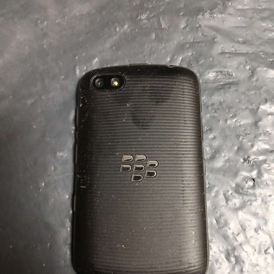 BLACKBERRY SMARTPHONE WITH KEYBOARD – BLACK 