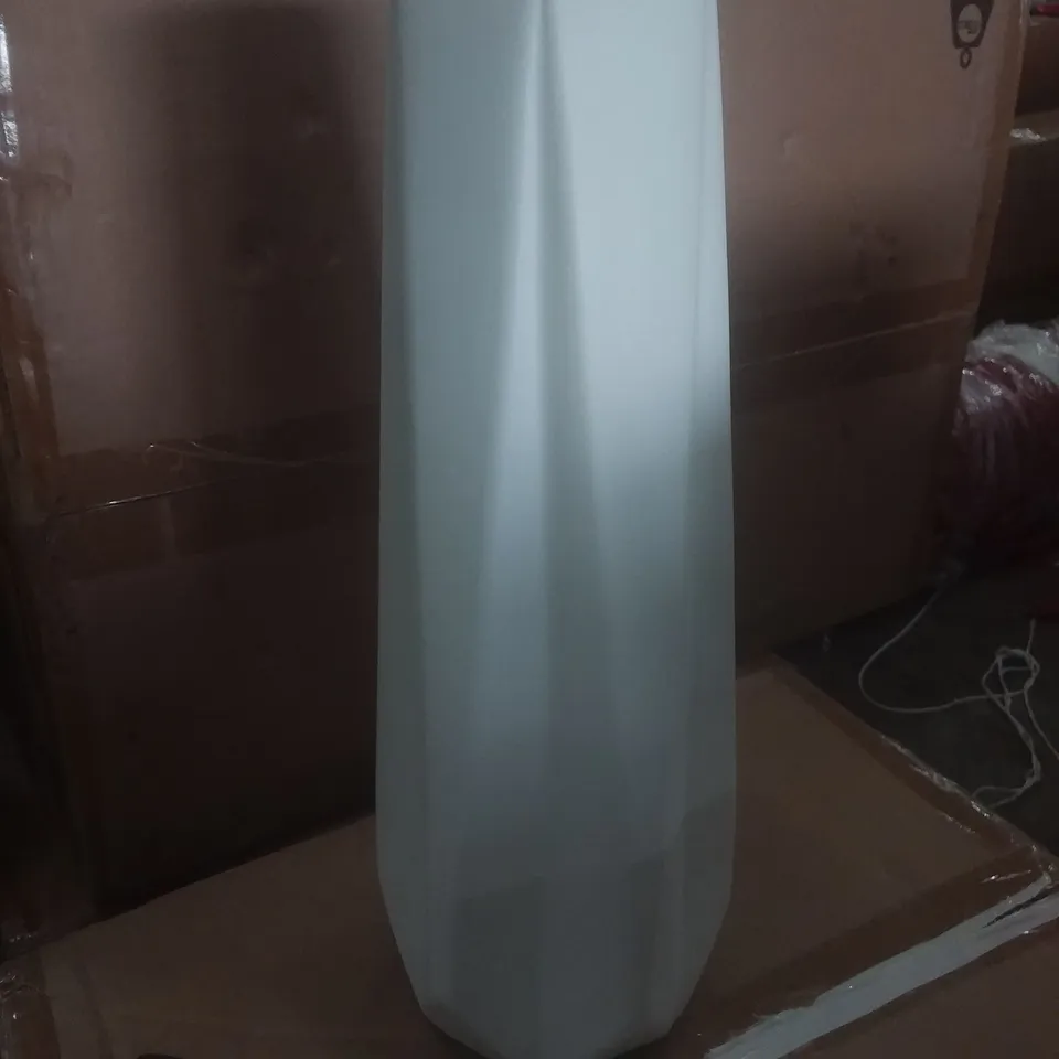 BOXED CERAMIC TABLE VASE