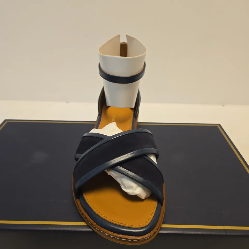 BOXED PAIR OF FAIRFAX AND FAVOR WOMENS VALENCIA SANDAL - UK SIZE 6