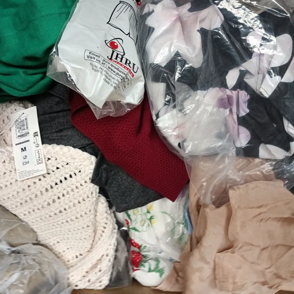 APPROXIMATELY 20 ASSORTED CLOTHING AND FASHION PRODUCTS IN VARIOUS STYLES AND SIZES - COLLECTION ONLY