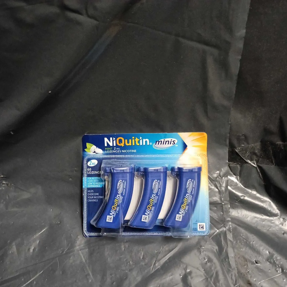 BOX OF APPROXIMATELY 25 ASSORTED CIGARETTE ALTERNATIVES