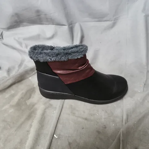 WOMEN'S LEATHER ANKLE BOOTS WITH FAUX FUR TRIM – BLACK WITH BURGUNDY COLLAR UK SIZE 6