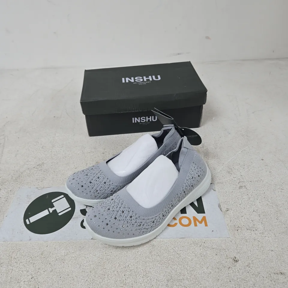 INSHU LORENA SILVER SLIP-ON SHOES – UK 7