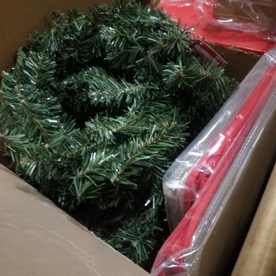 PALLET CONTAINING ASSORTED CHRISTMAS  DECORATIONS INCLUDING WICKER HAMPER SETS, CHRISTMAS STORAGE BOXES, GARLANDS & FAT QUARTER