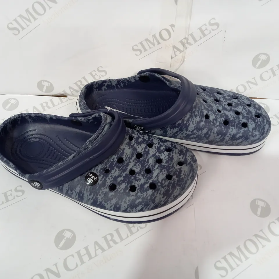 PAIR OF EVABU SANDALS SIZE 43