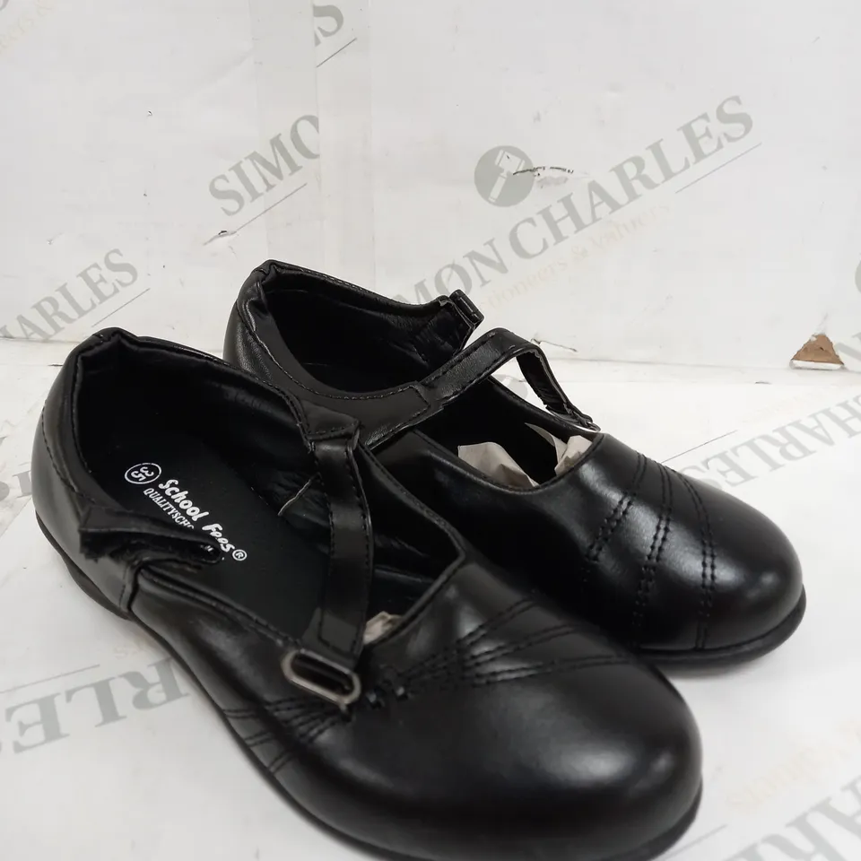 BOX OF APPROXIMATELY 10 PAIRS OF JUNIOR SCHOOL SHOES 