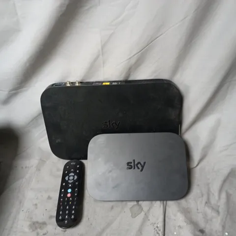 APPROXIMATELY 10 ASSORTED ITEMS OF TV EQUIPMENT INCLUDING SKY SET TOP BOX, TV REMOTE AND ROUTER