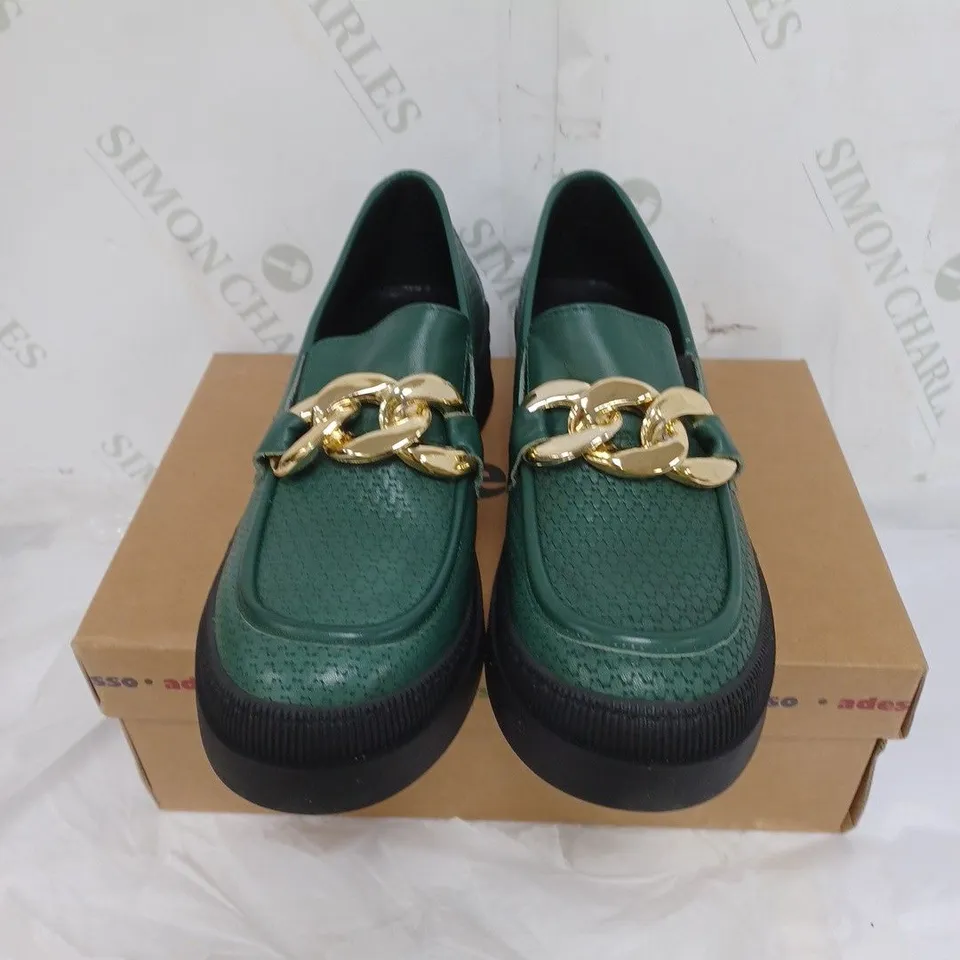 BOXED ADESSO LADIES FLAT SHOES WITH GOLD CHAIN DETAIL GREEN SIZE EU 39