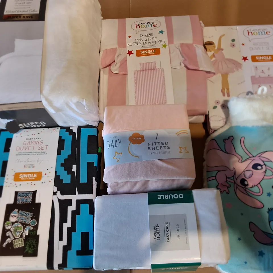 LOT OF APPROXIMATELY 20 ASSORTED BEDDING AND SOFT FURNISHING  ITEMS TO INCLUDE BEDDING, SHEETS AND HOT WATER BOTTLE
