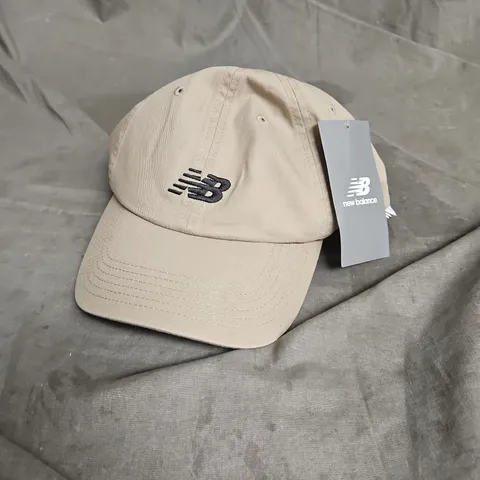 NEW BALANCE 6 PANEL CURVED BRIM SNAPBACK IN DARK BEIGE ADJUSTABLE