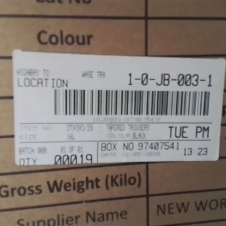 BOXED BRAND NEW APPROXIMATELY 19 CAPSULE TAPERED TROUSERS BLACK SIZE 16L