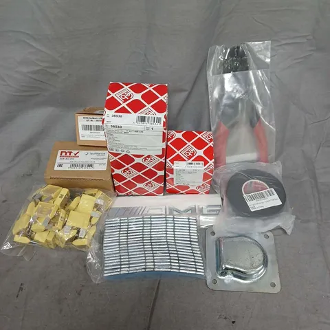 APPROXIMATELY 12 ASSORTED VEHICLE PARTS & ACCESORIES TO INCLUDE OIL FILTER, EGR VACUUM SOLENOID VALVE, MAGNETIC CAR MOUNT, ETC