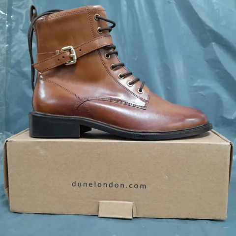 BOXED PAIR OF DUNE LONDON 511 PUCKLES BUCKLE LACE UP ANKLE BOOTS IN TAN SIZE 8