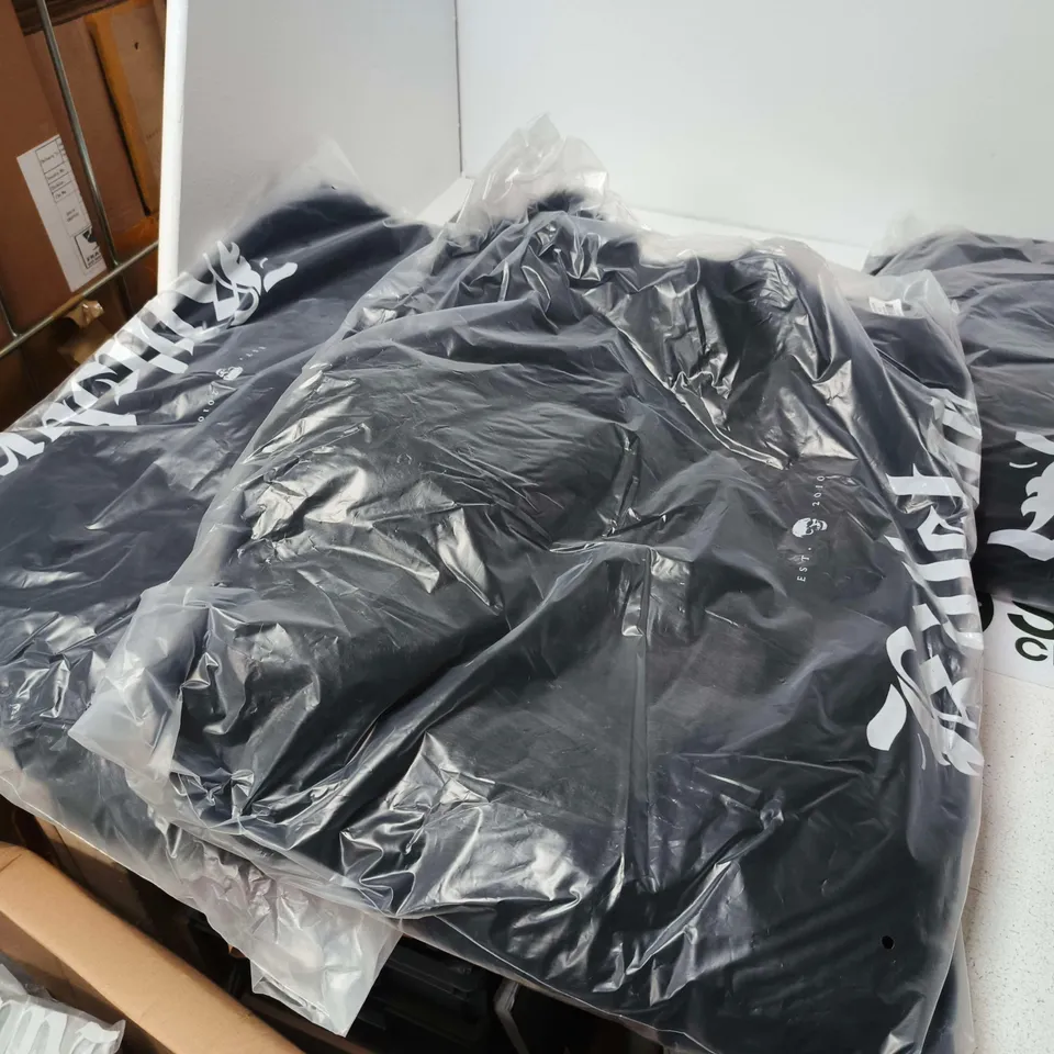 LOT OF APPROXIMATELY 38 BRAND NEW KILLSTAR CLOTHING ITEMS TO INCLUDE DARK AURA CLOAKS AND MIDNIGHT MISFITS TOPS - VARIOUS SIZES