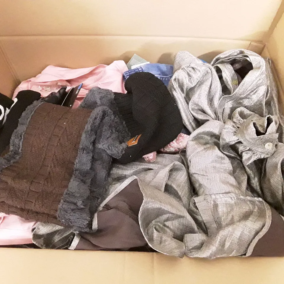 LARGE QUANTITY OF ASSORTED CLOTHING ITEMS TO INCLUDE EGO, STRADIVARIUS AND PRIMARK