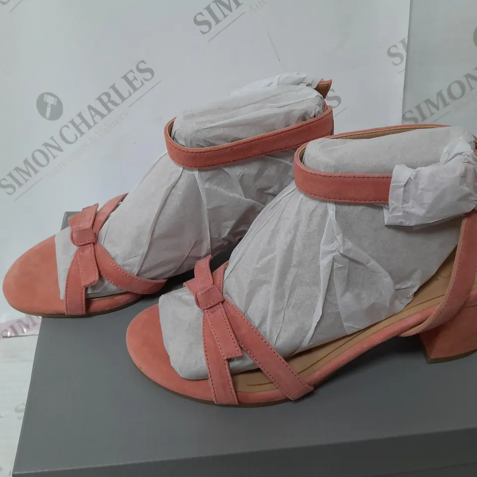 VIONIC PINK SUEDE HIGH HEELED SANDALS  