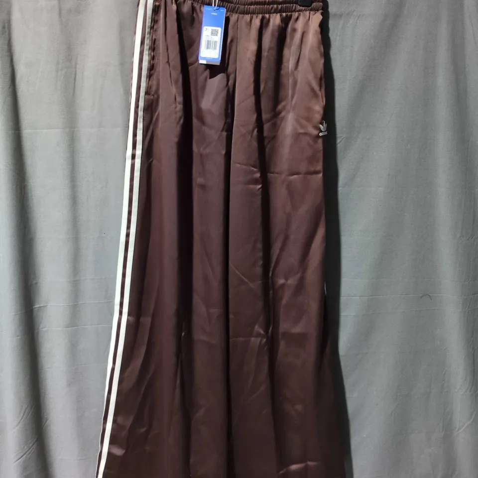 ADIDAS BROWN TRACK PANTS WITH WHITE SIDE STRIPES UK 14
