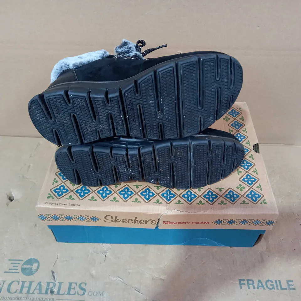 BOXED PAIR OF SKECHERS - SIZE5.5
