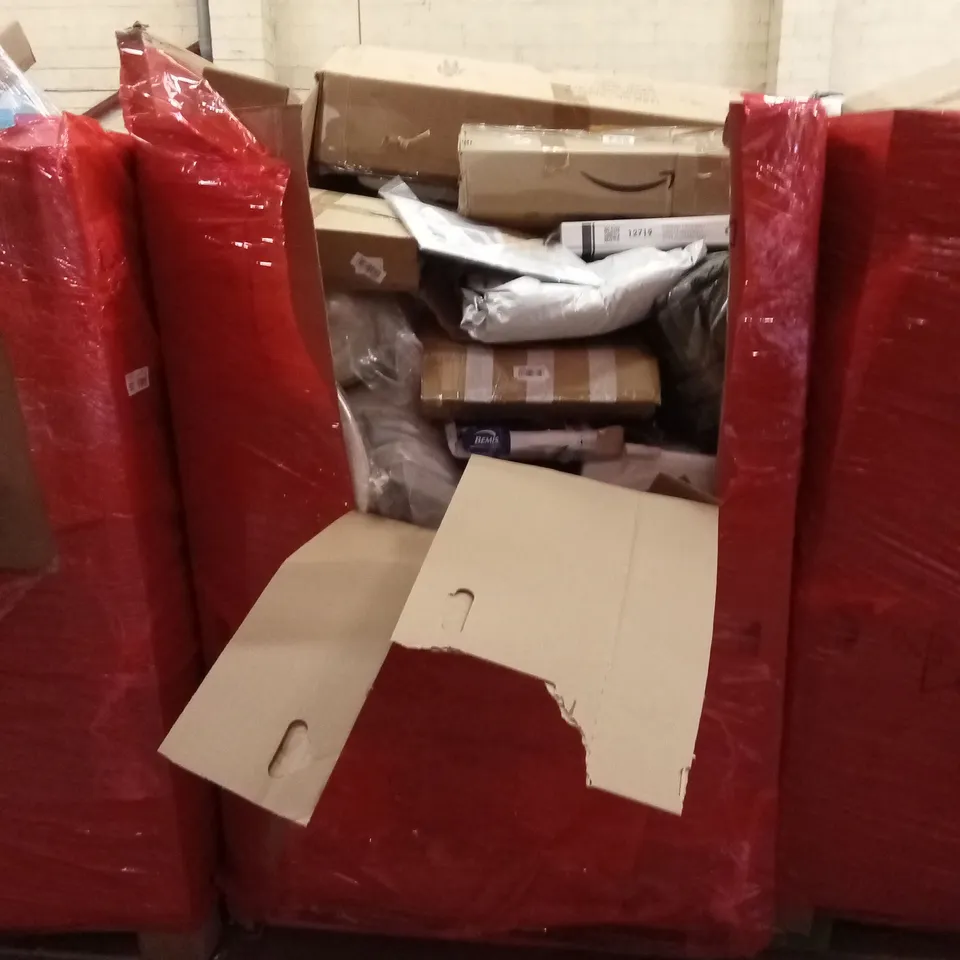 PALLET OF ASSORTED HOUSEHOLD GOODS AND PRODUCTS TO INCLUDE; SQUARE RAINFALL SHOWERHEAD, SLIMLINE HEATER, KIRBY STANDALONE, TOILET SEATS ETC