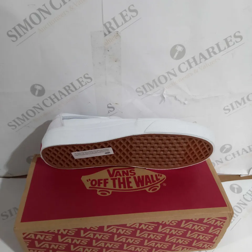 BOXED PAIR OF VANS SK8-LOW CLOUDS GRAY DOWN