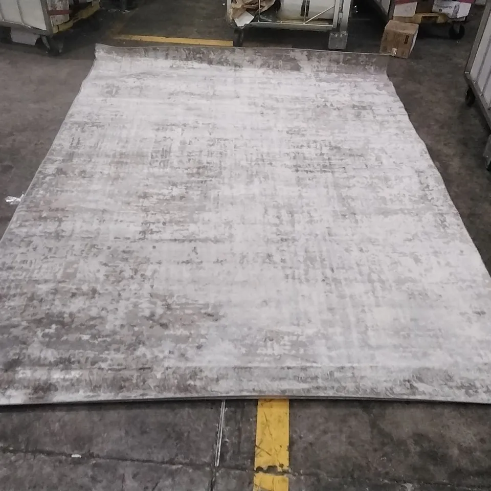 REAGYN ORIENTAL AREA RUG APPROXIMATELY 200X275CM 